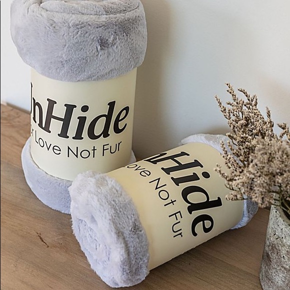 UnHide Lil’ Marshmallow Blanket Silver NWT - Picture 5 of 5